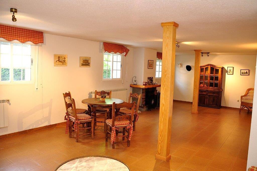 Casa Bellavista Becerril Villa Becerril de la Sierra Luaran gambar